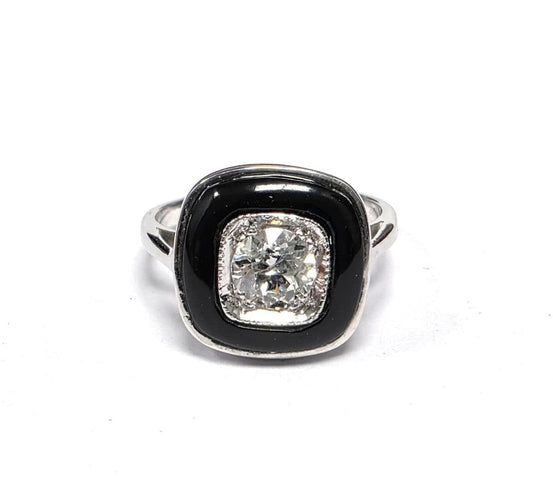 Bague 54 Bague en platine ornée d'onyx taillé à la main et d'un gros diamant taille ancienne 58 Facettes