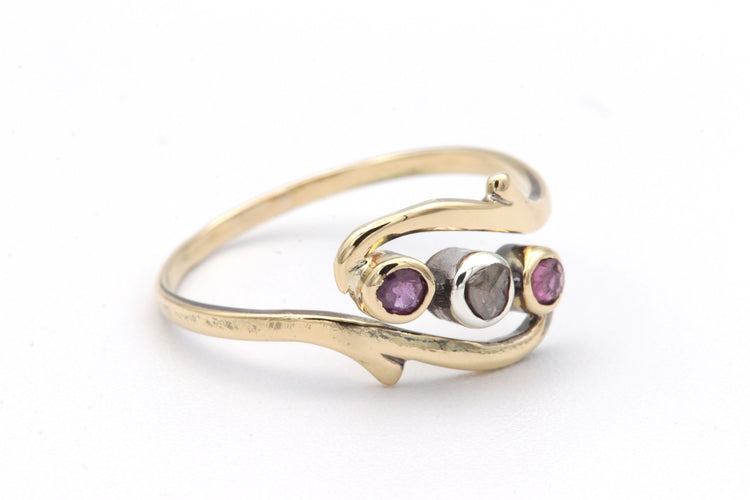 Bague 53 Bague Art Nouveau en or jaune sertie de rubis et d'un diamant 58 Facettes 19531