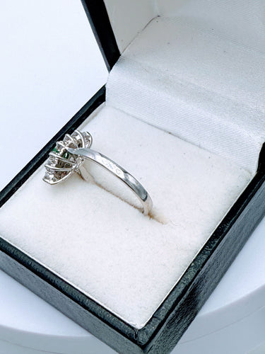 Bague 53 Bague marquise or gris, émeraude, diamant 58 Facettes