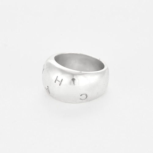Bague 53 CHANEL-Bague jonc bombé gravé vintage en argent 58 Facettes LMB-264
