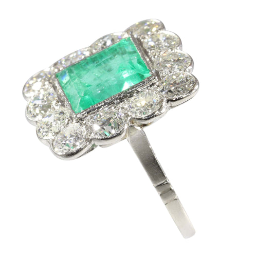 Graça geométrica: um anel Art Deco vintage em esmeralda e diamante 