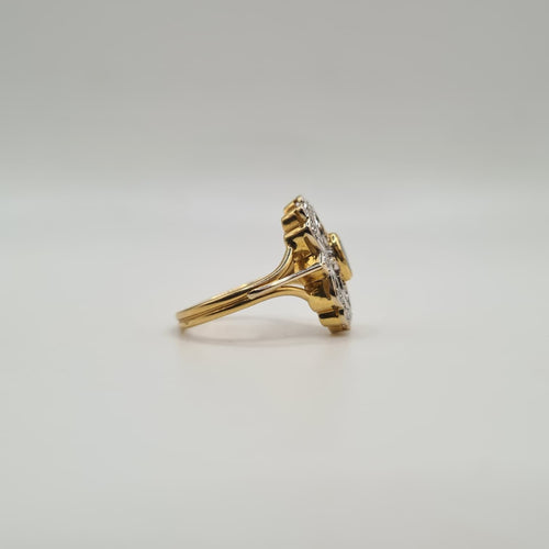 Bague 56 Bague art déco or jaune 18 carats sertie d’un saphir ovale et diamants 58 Facettes