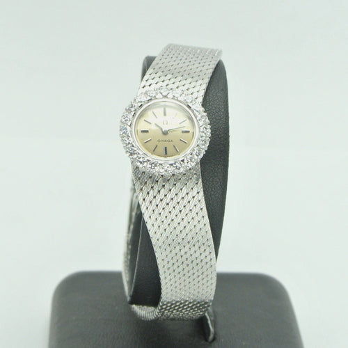 Montre Montre Omega asymétrique en or blanc 18 carats avec diamants 58 Facettes