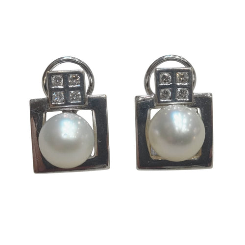 Boucles d'oreilles Boucles d'oreilles en or blanc avec perles et diamants 58 Facettes PE727