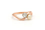 Bague 56 Bague en or rose sertie d'une perle et d'un diamant 58 Facettes B568