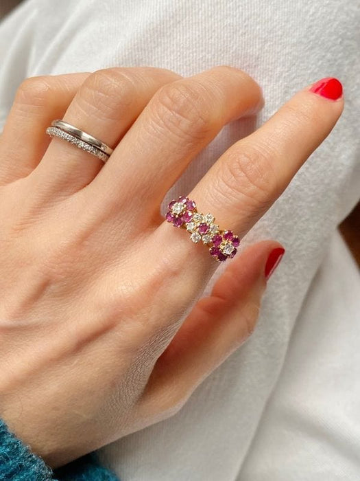 Bague 54 Bague or jaune, fleurs rubis diamants 58 Facettes