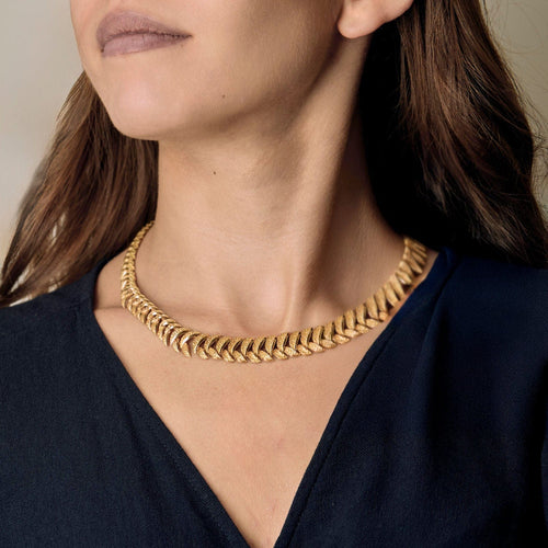 Collier Collier en or jaune à motif de feuilles 58 Facettes SQU3662