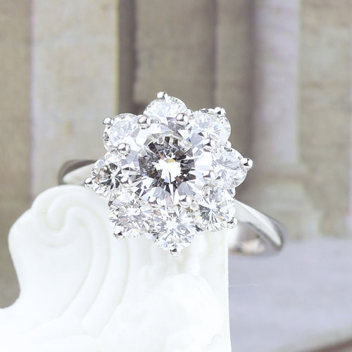 Bague Bague rosette avec diamant central et halo de diamants en or blanc 18 carats 58 Facettes 136043