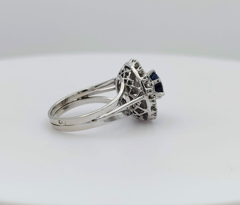 White gold ring and platinum, sapphire, diamonds