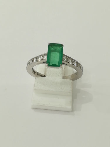 祖母绿、钻石、白金戒指