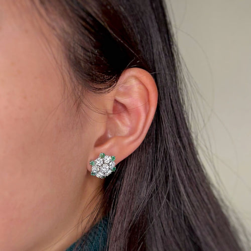Boucles d'oreilles Boucles d'oreilles Flocons - Or blanc, Emeraudes et Diamants 58 Facettes 250356R