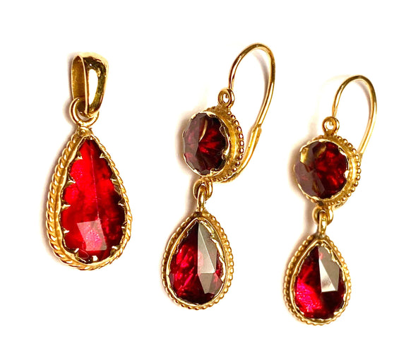 Boucles d'oreilles Parure pendentif et boucles d’oreilles en or jaune, grenat, vers 1850 58 Facettes AB640