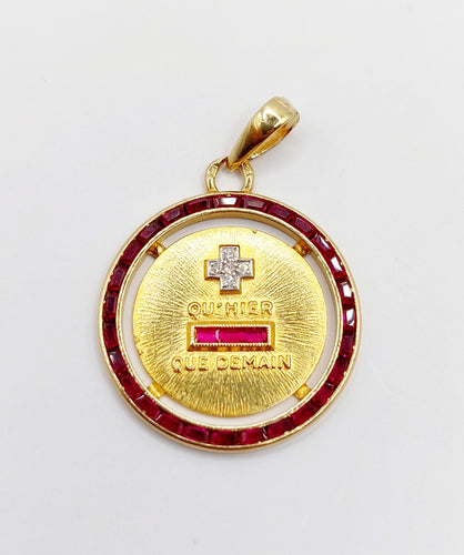 Pendentif AUGIS - RARE Pendentif médaille d'amour Or Jaune Diamants et rubis calibrés 58 Facettes A04060