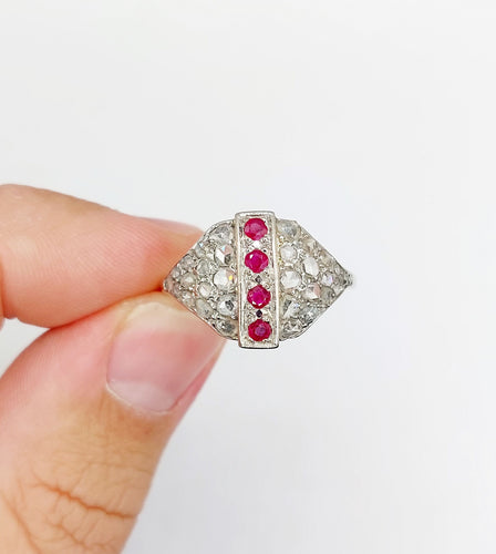 Bague 61 Bague dôme Art Déco or blanc, rubis et diamants taille rose (circa 1910) 58 Facettes A05805