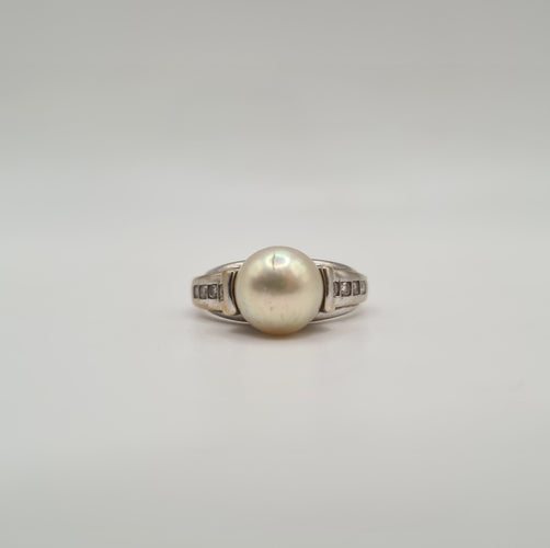 Bague 54.5 Bague or blanc sertie d’une perle de culture et diamants 58 Facettes