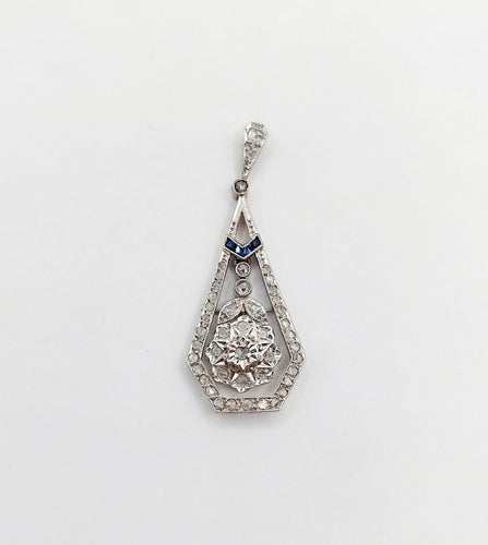 Pendentif fleur Art déco en or blanc 18k avec diamants taille roses et saphirs 58 Facettes A06507