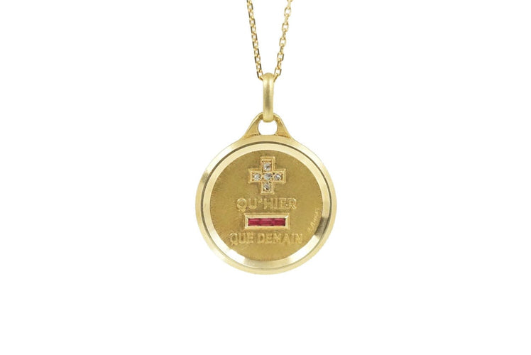Pendentif AUGIS  - Médaille grand format Plus qu'Hier Moins que Demain 58 Facettes SQ1282785