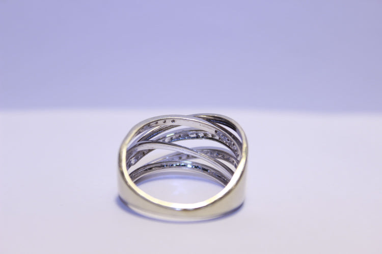 Bague 56 Bague or 375/1000e Diamants 58 Facettes