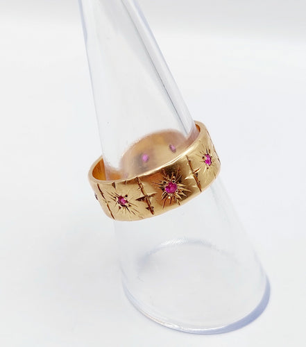 Bague 54 Large bague jonc Art Déco or rose, rubis sertis étoilés (circa 1950) 58 Facettes A05174