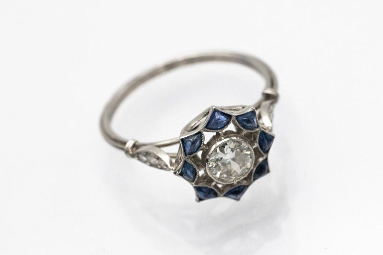 Bague 56 Old platinum ring with diamonds and sapphires, first half of the 20th century 58 Facettes 10813