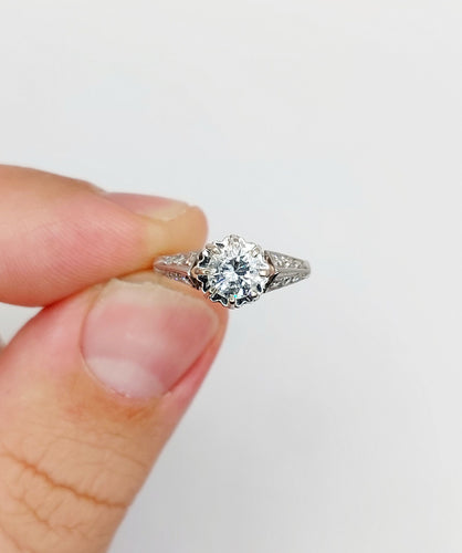 Bague 47 Bague solitaire Art Déco or blanc, platine et diamant 0,55 carat (circa 1930) 58 Facettes A00256