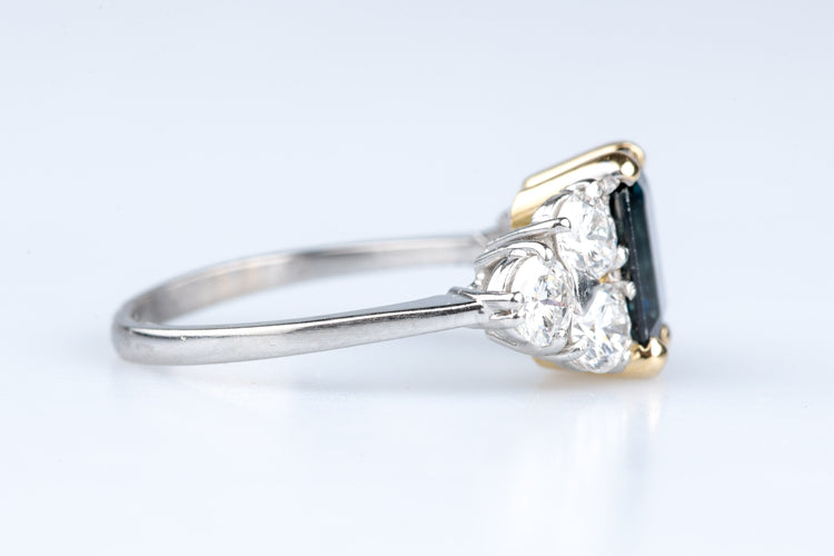 Bague 54 Bague en or blanc, saphir taille émeraude & diamants d’épaules 58 Facettes BG412118-107