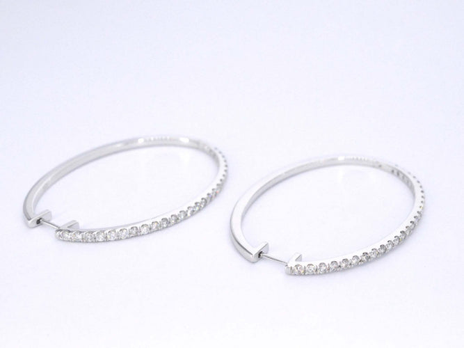 Boucles d'oreilles Boucles d'oreilles créoles en or blanc avec diamants 58 Facettes 2053