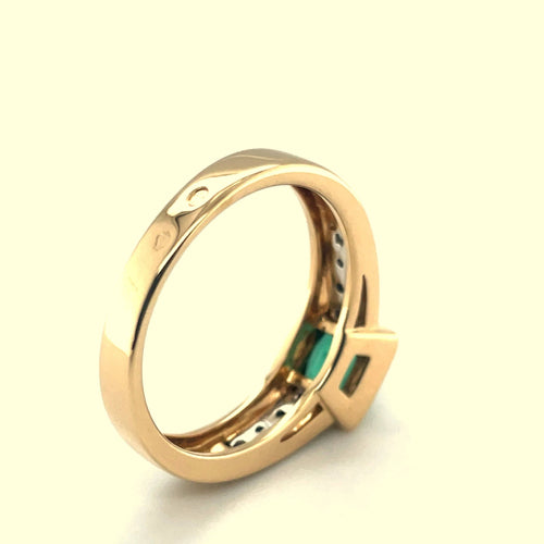 Prsten 54 Prsten od žutog zlata, ovalni smaragd i dijamanti 58 Facettes 7141