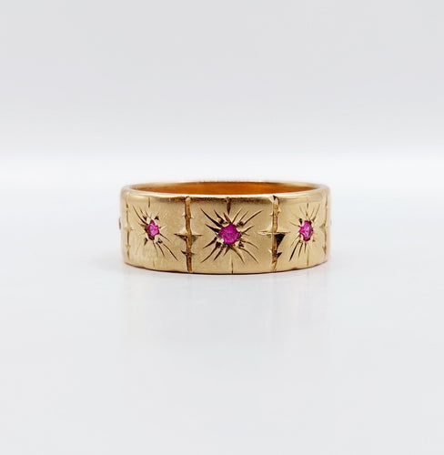 Bague 54 Large bague jonc Art Déco or rose, rubis sertis étoilés (circa 1950) 58 Facettes A05174