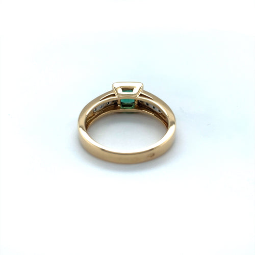 Prsten 54 Prsten od žutog zlata, ovalni smaragd i dijamanti 58 Facettes 7141