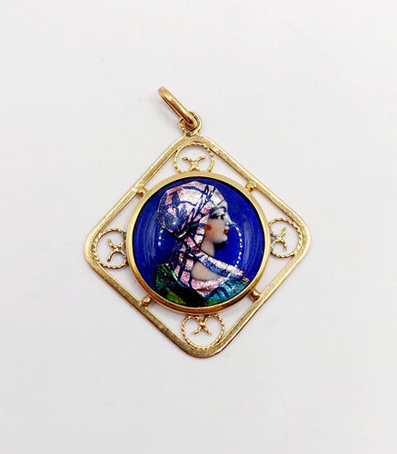 Pendentif Pendentif Art nouveau Limoges en or 18k, plaque émaillée à la jeune fille 58 Facettes A06402