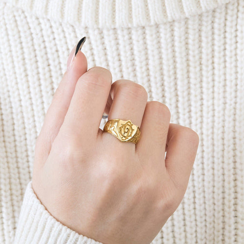 Bague 52.5 Bague Chevalière Ecusson Or 58 Facettes