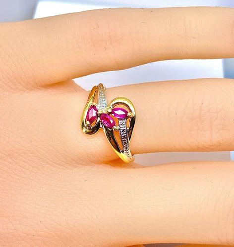 Bague 51 Bague or jaune 3 rubis navettes 58 Facettes AB649