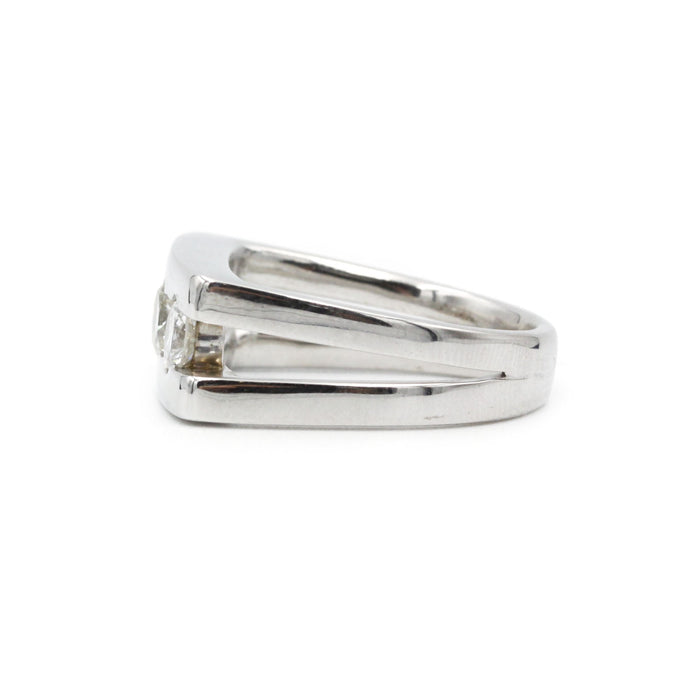 Ring - white gold and diamonds