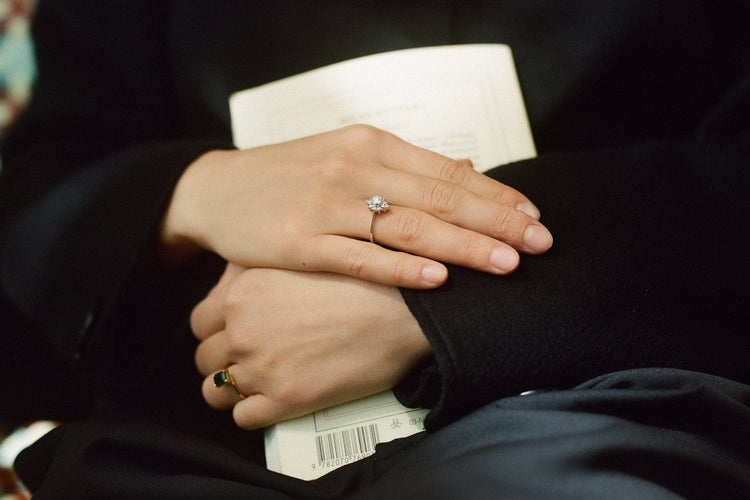 Bague 51 Bague Marguerite Or blanc Diamants 58 Facettes