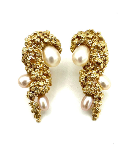 Boucles d'oreilles GILBERT ALBERT. Boucles d'oreilles or jaune 18K et perles 58 Facettes