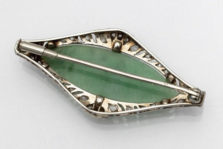 Art Déco white gold brooch with jade and diamonds, circa 1925 58 Facettes 10749