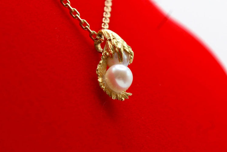 Pendentif Pendentif moderne or jaune et perles 58 Facettes 240385