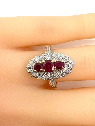 Bague 51 Bague marquise en or, diamants et rubis. 58 Facettes AB357