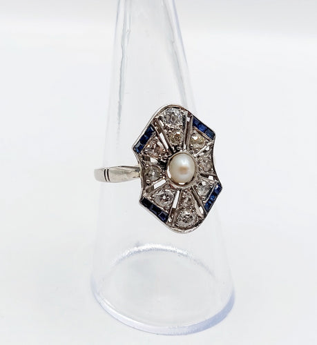 Bague marquise Art Déco Platine perle, diamants et saphirs calibrés (circa 1920) 58 Facettes A06226