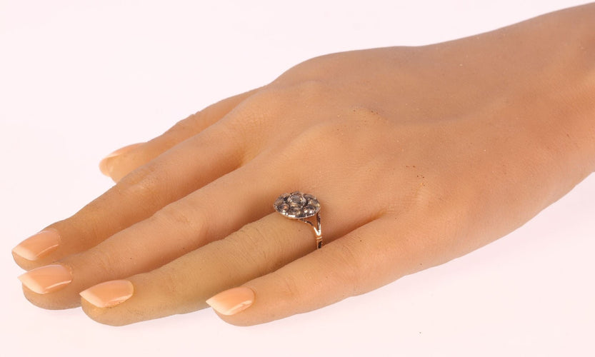 Bague 53 La splendeur du baroque : un regard attentif sur une bague du XVIIe siècle 58 Facettes 21257-0664