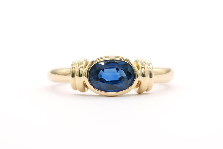 Bague 52 Bague contemporaine en or jaune sertie d'un saphir 58 Facettes 21648