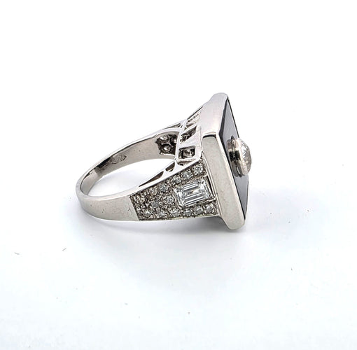 Bague 55 Bague en platine avec diamant central taille ancienne et diamants latéraux 58 Facettes