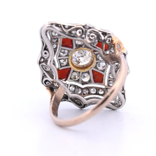 Bague 57 Bague en platine et or jaune avec corail et diamants 58 Facettes