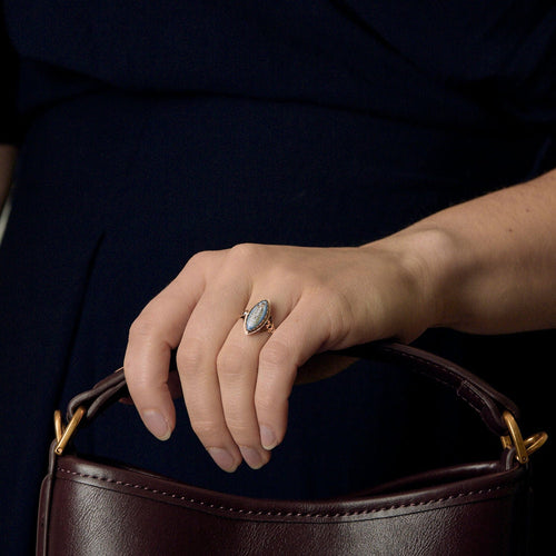 Bague 51,5 Bague en or jaune à motif de vierge à l'enfant émaillée 58 Facettes MON0593