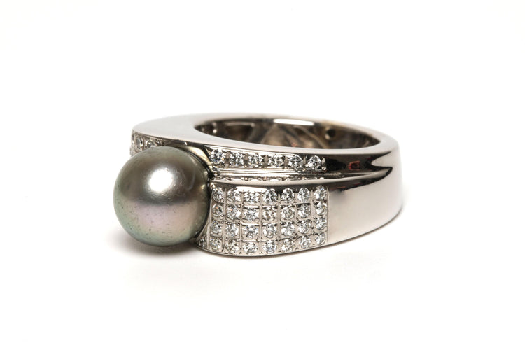 Bague 55 Bague contemporaine en or blanc, perle de Tahiti et diamants (+-0.396ct) 58 Facettes 21854