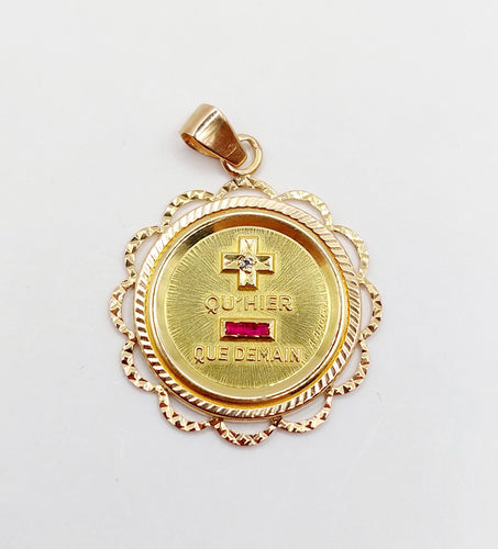 Pendentif RARE Pendentif AUGIS médaille d'amour 26 mm or rose 18k orné de rubis : "+ qu'hier - que demain" (circa 1970) 58 Facettes A05093