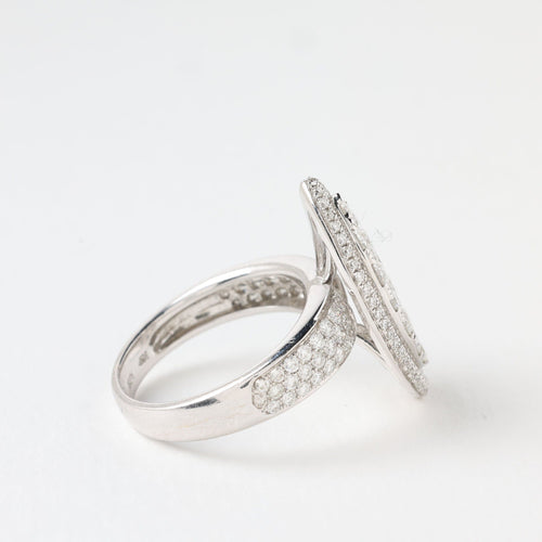 Bague 54 Bague de fiançailles forme marquise sertie de diamants en or gris 58 Facettes