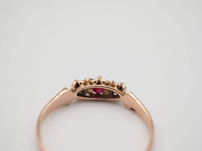 Bague 52 Bague en or rose rubis et demi perles 58 Facettes