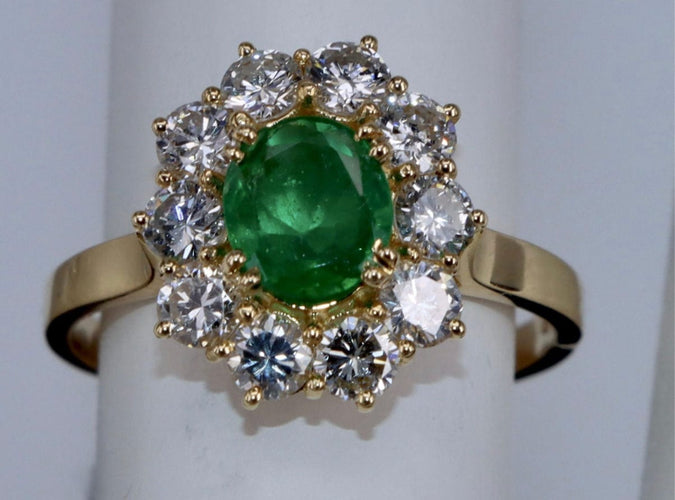 Bague 51.5 Bague fleur ovale en or jaune avec émeraude et diamants 58 Facettes BA 123